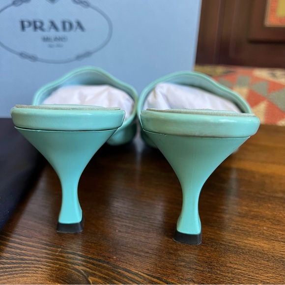 Prada Triangle Logo Spazzolato Glossy Leather 65mm Sandals $1,100 Used Twice! - Picture 9 of 15